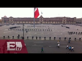Operativo en el Zócalo de la Cd  de México por presencia de la CNTE / Titulares de la Noche
