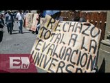 Suspenden evaluación a docentes en Oaxaca y Michoacán / Entre mujeres