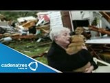 Mujer se reencuentra con su mascota, después de un tornado