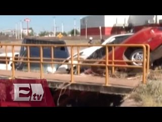 Fuertes lluvias arrastran vehículos en Chihuahua / Vianey Esquinca