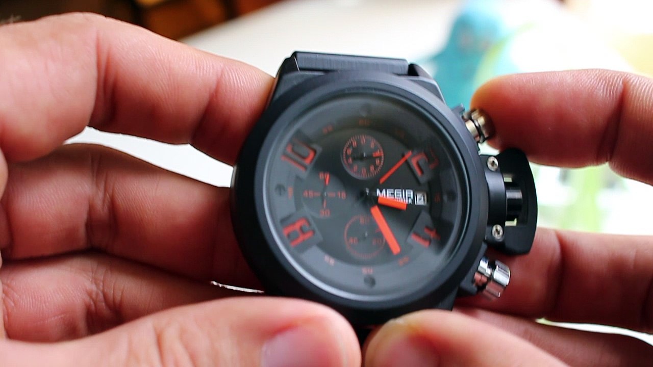 Comment régler les petites aiguilles d'une montre chronomètre ?