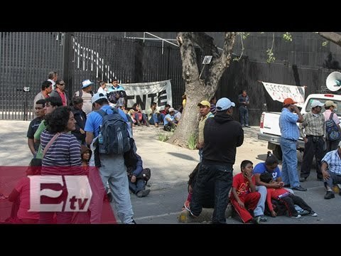 CNTE se manifiesta afuera del Senado contra la reforma educativa / Vianey Esquinca