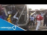 Choque entre tráiler y autobús en Michoacán deja 2 muertos y 15 heridos
