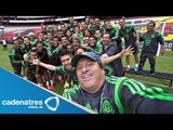 'El Piojo' Herrera se toma selfie con el Tri / Herrera selfie taken with Tri