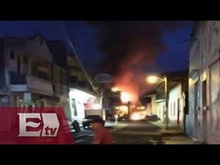 Queman y destrozan palacio municipal en Michoacán por la muerte de un preso  / Titulares de la Noche
