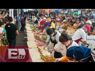 Rompen récord de la torta más grande en la Venustiano Carranza / Titulares de la mañana