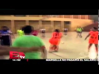 Jugadora de fútbol ferozmente pateada en el rostro por rival en liga brasileña / Titulares