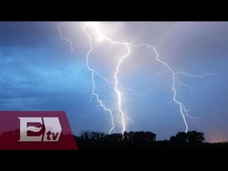 Rayo destroza pista de aeropuerto en Ciudad Juárez, Chihuahua / Vianey Esquinca