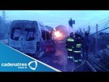 Pipa de gas se incendia al chocar contra camioneta en Chamapa, Interlomas