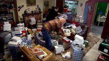 Ideal S02E02 The Landlord