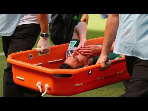 Héctor Moreno se fractura la tibia y estará seis meses fuera de las canchas