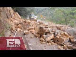 Derrumbe bloquea carretera en Tlanchinol / Vianey Esquinca