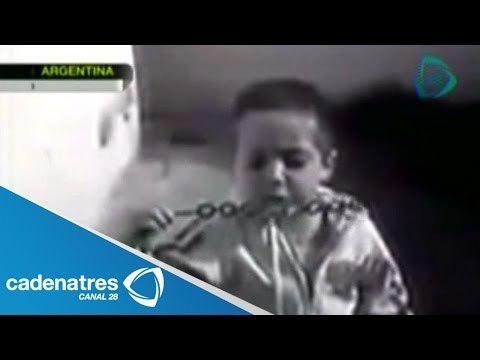 Niño argentino apoya a la selección brasileña de fútbol / Child argentine supports Brazilian team