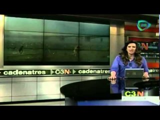 Sorprende granizada a habitantes de Rusia que nadaban en la playa