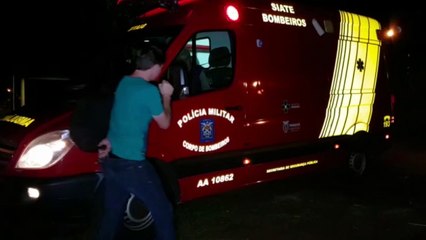 Jovem é socorrido após acidente desportivo