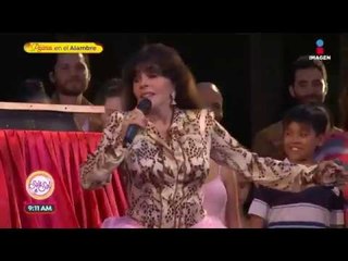 Verónica Castro fue develó placa de Billy Elliot | Sale el Sol