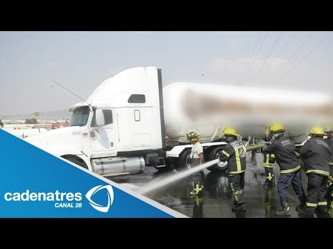 Choca pipa de gas contra automóvil en Avenida Insurgentes