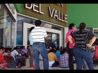 Bloquea la CNTE tres centros comerciales en Oaxaca