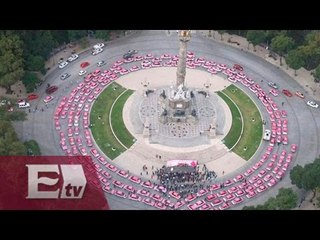 Contra el cáncer de mama taxistas hacen moño rosa / Jazmín Jalil