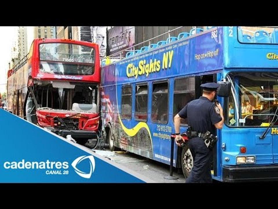 Choque entre dos autobuses turísticos en pleno Time Square deja  al menos trece heridos