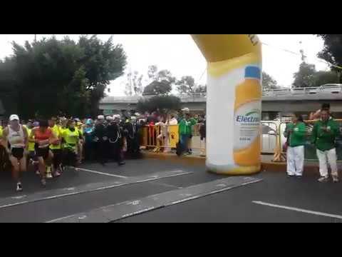 Más de 2 mil 500 corredores en carrera internacional en la Venustiano Carranza