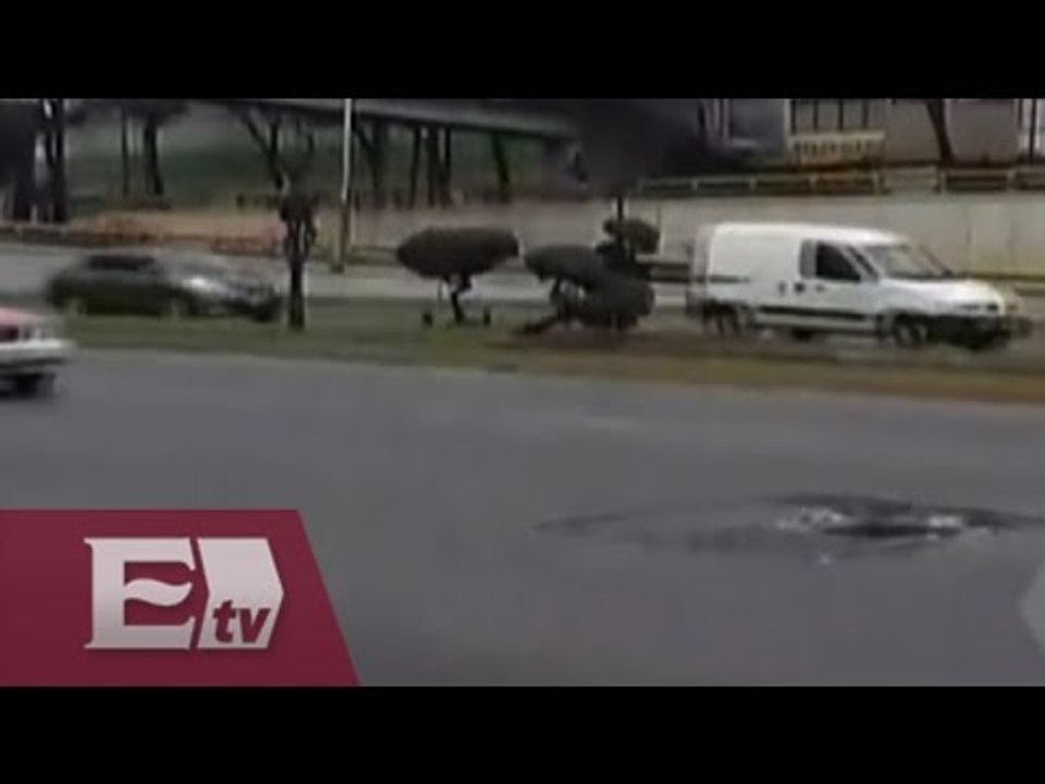 Bache en Circuito Interior y Reforma ponen en riesgo a automovilistas/ Vianey Esquinca