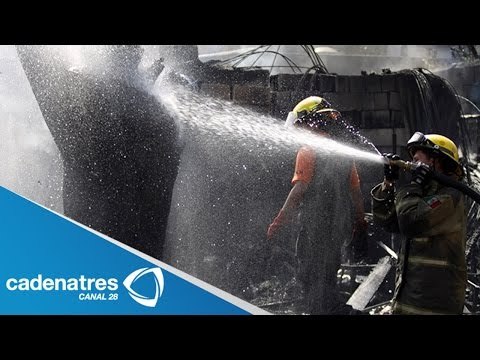 Incendio de vivienda y negocio en Talleres, Monterrey / Fire of housing and business in Monterrey