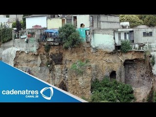 Rescatan a mujer atrapada en deslave en Álvaro Obregón