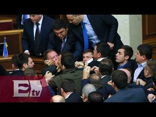 Escandalosa gresca entre diputados ucranianos en el Parlamento/ Atalo Mata