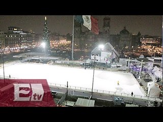 Inauguran pista de hielo en el Zócalo Capitalino / Ingrid Barrera