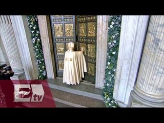 Papa abre la puerta Santa y da inicio al jubileo de la misericordia / Ingrid Barrera