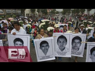 Padres de los 43 de Ayotzinapan se reúnen con titular de la PGR  / Yuriria Sierra