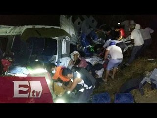 Choque en Oaxaca deja 13 muertos / Martín Espinoza