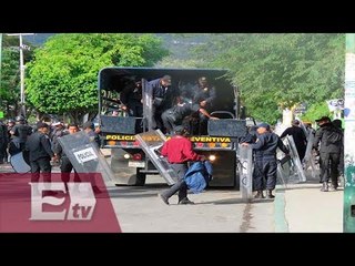 Normalistas asaltan la Subsecretaría de Educación en Tuxtla Gutiérrez / Ricardo Salas