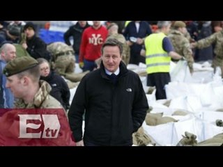 Cameron promete más ayuda por inundaciones en norte de Inglaterra / Yazmin Jalil