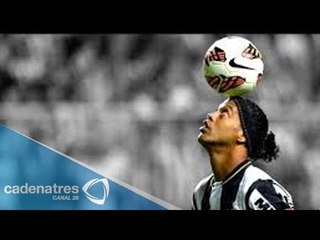 Ronaldinho llega al aeropuerto de la Ciudad de México