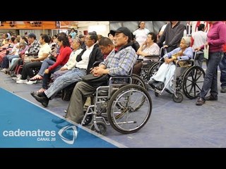 DIF entrega apoyo ecónomico a bomberos y policías discapacitados