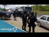 Violencia en Iguala deja 6 muertos y 17 heridos / Normalistas toman camiones en Iguala