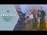 Papa Francisco recibe estola artesanal de mujeres chiapanecas
