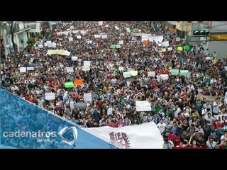 Alumnos del IPN marchan hacia la Secretaría de Gobernación