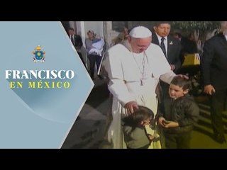Niños burlan la seguridad durante el mensaje del Papa Francisco en la Nunciatura
