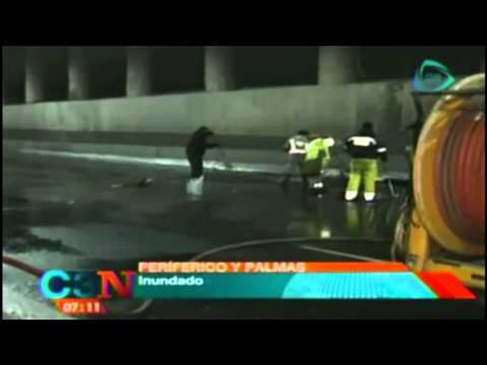 Periférico y Palmas inundado tras fuertes lluvias