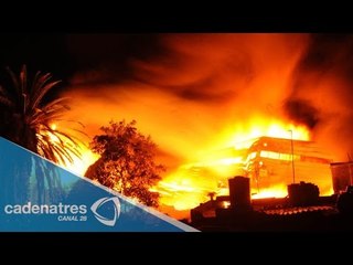 Incendio consume fábrica de muebles en Ecatepec, Edomex