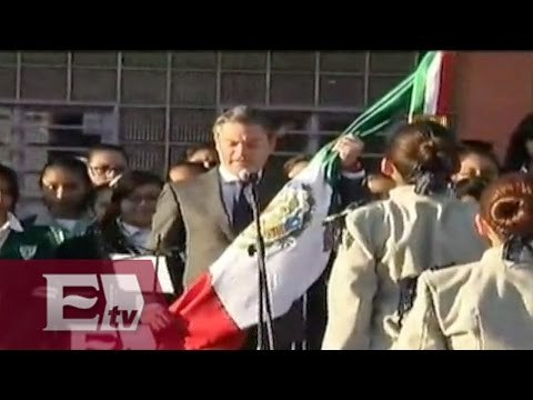 Aurelio Nuño entrega Lábaro Patrio a alumnas de secundaria / Jazmín Jalil