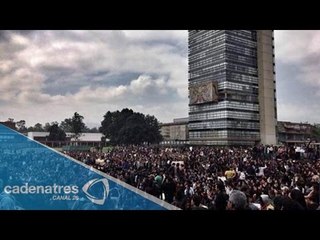 Se reúnen estudiantes de la UNAM con familiares de normalistas desaparecidos