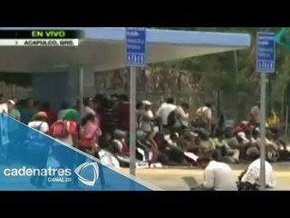 Normalistas de Guerrero toman el aeropuerto de Acapulco