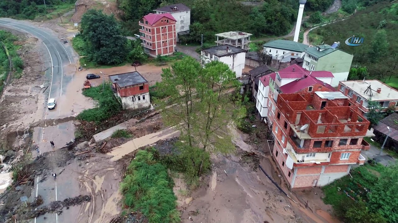 Trabzon'un Araklı ilçesinde yaşanan selin boyutu havadan görüntülendi