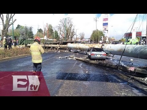 Reportan estable a mujer lesionada por espectacular en Metepec / Martín Espinosa