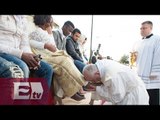 Papa Francisco lava los pies a refugiados en el Jueves Santo/ Atalo Mata