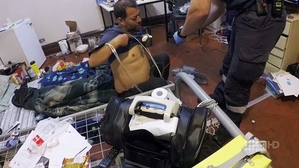 Paramedics S01E01
